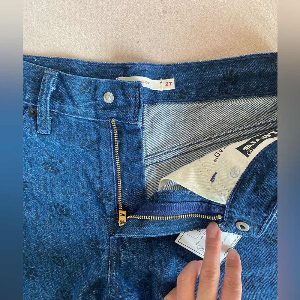 Levi’s 80s Mom Shorts Floral Print - Picture 5 of 6